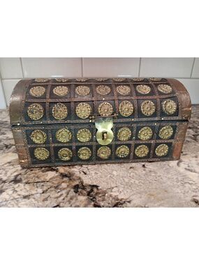 Vintage India Wooden Trinket Box, Treasure Chest 8" Long 4” High, 4” Deep NICE